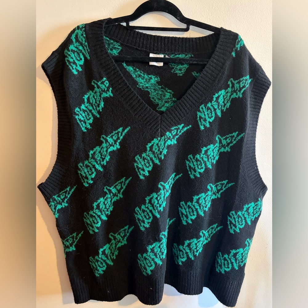 Black & Teal Graphic V-Neck Sweater Vest